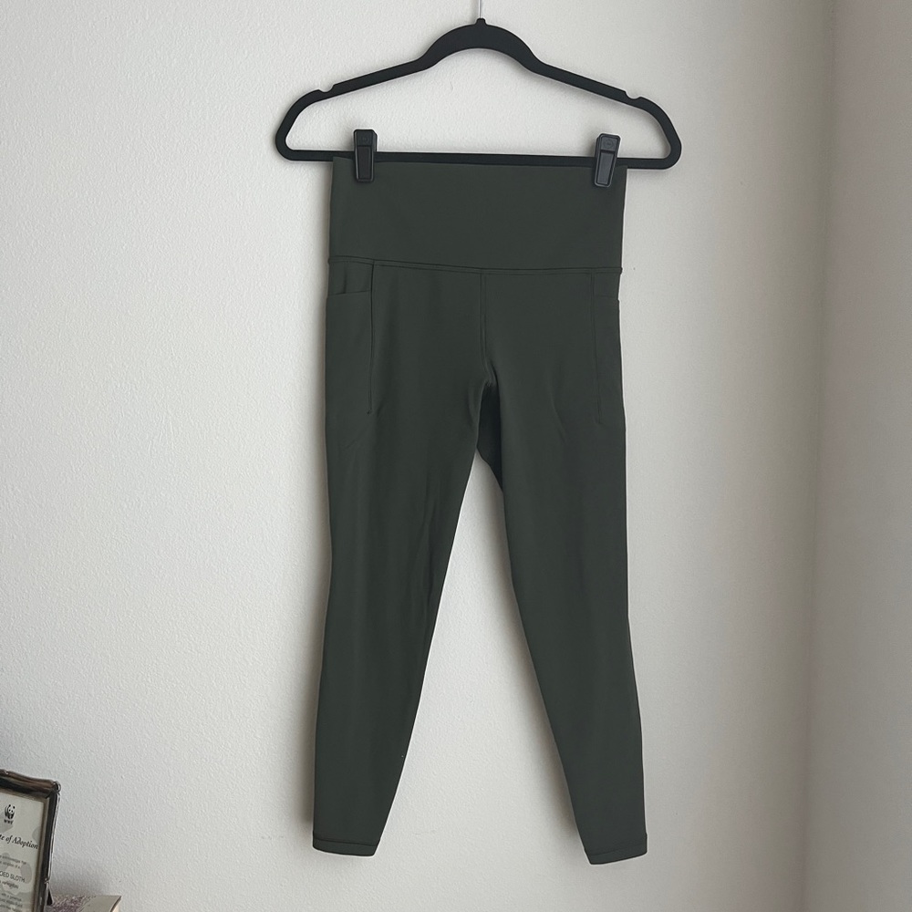 Athleta Salutation Stash 7/8 Legging